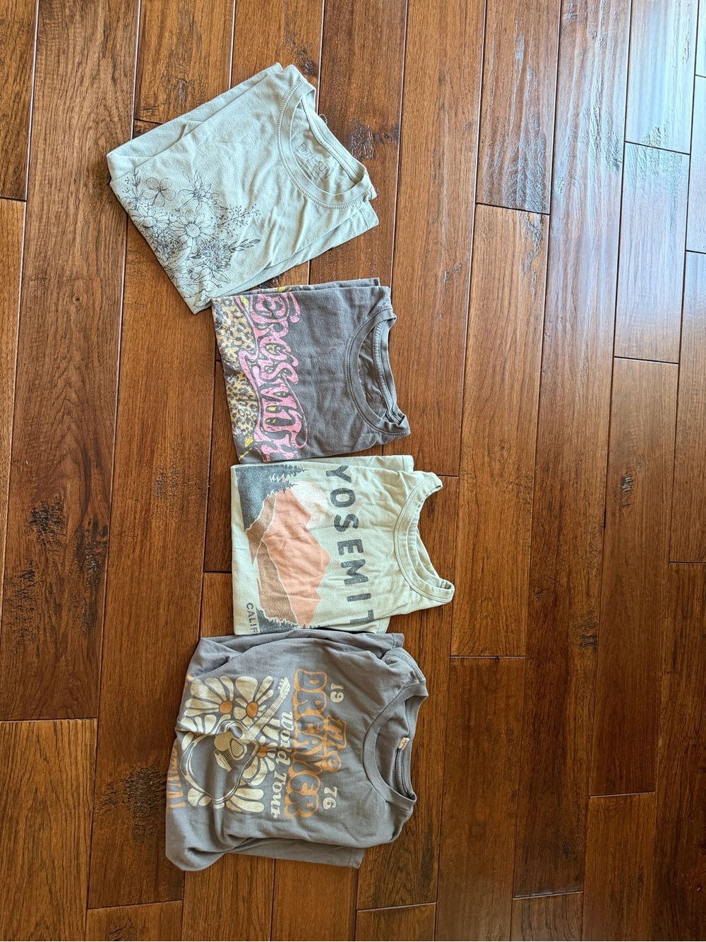 Women’s Graphic Tee lot - Neutral Multi Colors